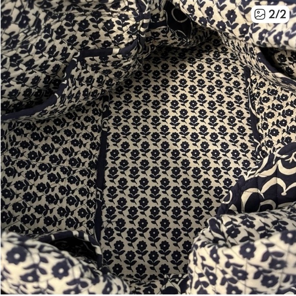 VERA BRADLEY TWIRLEY BIRD WEEKENDER BAG IN NAVY - Picture 2 of 2